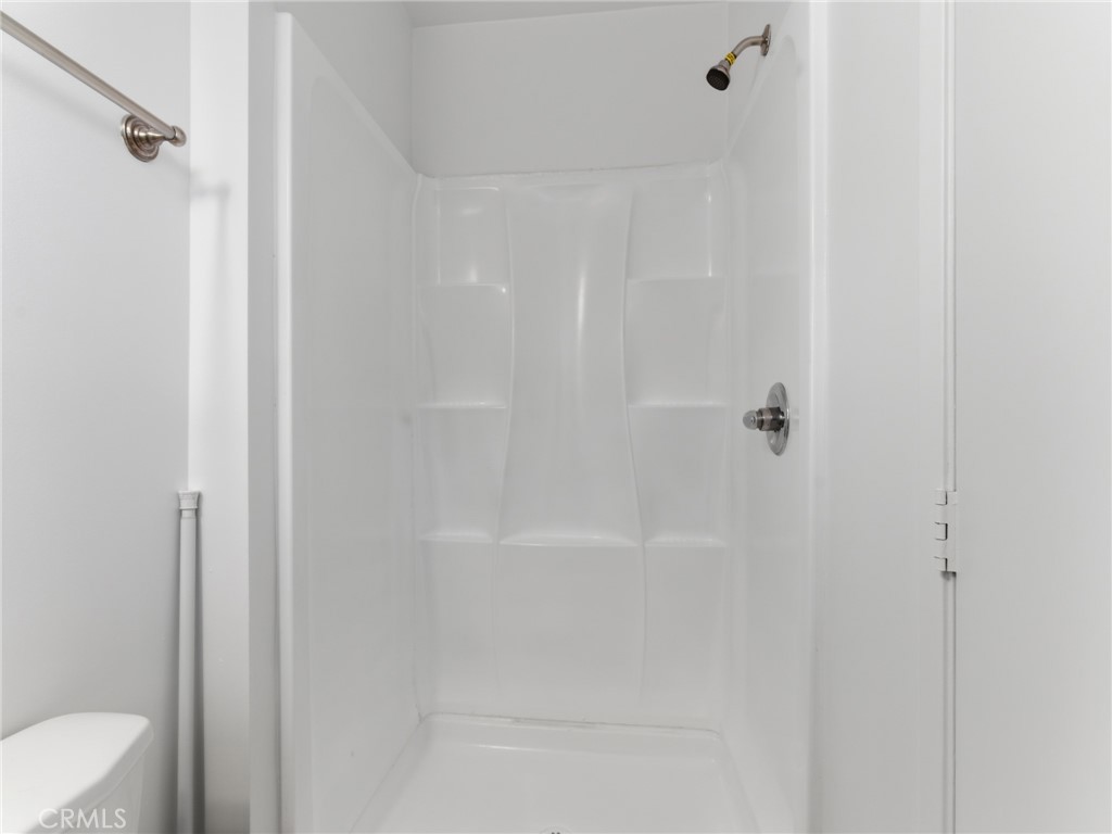 https://media.crmls.org/medias/e7cba242-4aa9-4b47-a2c5-0391502804a3.jpg?preset=X-Large