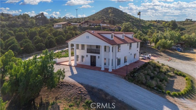 Detail Gallery Image 2 of 66 For 17423 Wicker Way, Riverside,  CA 92504 - 4 Beds | 3/1 Baths