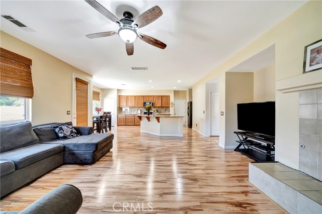 Detail Gallery Image 17 of 56 For 1791 Hideaway Pl, Palmdale,  CA 93551 - 3 Beds | 3 Baths