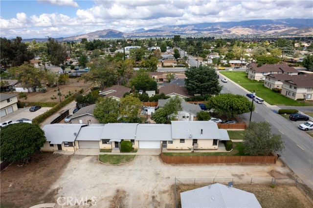 725 Michigan Avenue, Beaumont CA: https://media.crmls.org/medias/e7cc89d3-aece-4c37-838d-3c940580cf96.jpg