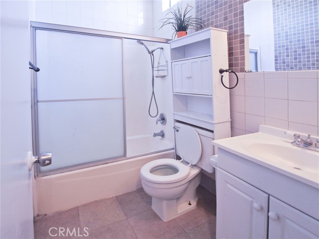 601 S Newhope Street, Santa Ana CA: https://media.crmls.org/medias/e7cd57c8-95a8-4815-bb3c-e7cca3e3f6d5.jpg