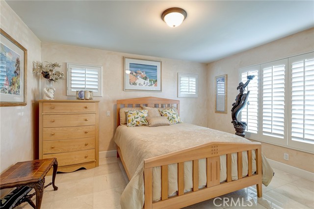 33 Sage Lane, Bell Canyon CA: https://media.crmls.org/medias/e7ce2344-3c61-4c5a-b919-16492d8cb089.jpg