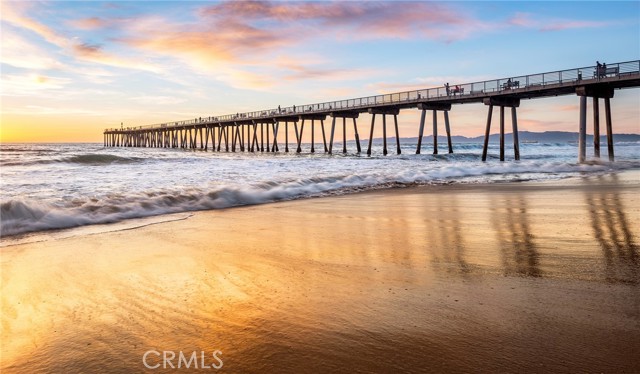 1707 Pacific Coast, Hermosa Beach CA: https://media.crmls.org/medias/e7cea110-343e-4dd5-a2b1-f2963d12308b.jpg