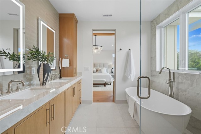 2904 Palm Avenue, Manhattan Beach CA: https://media.crmls.org/medias/e7ceaf6b-059c-4ade-b3ce-073fae7ce238.jpg