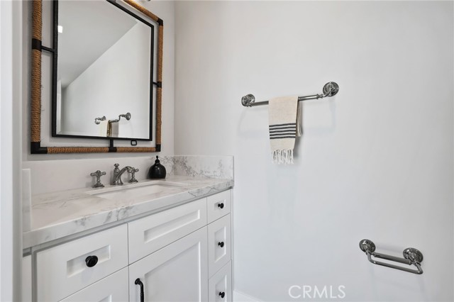 825 W Bay Avenue, Newport Beach CA: https://media.crmls.org/medias/e7ceefde-8234-4acd-98ff-8ca9b72844fe.jpg