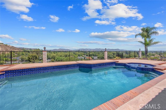 2039 Channelford Road, Westlake Village CA: https://media.crmls.org/medias/e7cf40ba-ed95-4e35-bc7c-c9b9de1446bd.jpg