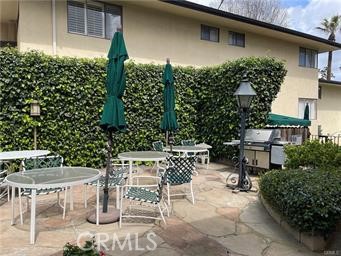 945 S Orange Grove Boulevard, Pasadena CA: https://media.crmls.org/medias/e7cf5837-c233-48d0-be2d-0657ead3e7eb.jpg