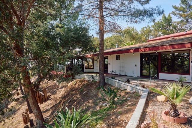 27424 Homyr Place, Canyon Country CA: https://media.crmls.org/medias/e7cf92d6-4b88-4c41-91bb-fe2539fe9eed.jpg