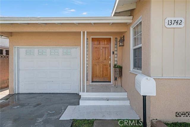 Detail Gallery Image 3 of 30 For 13742 Hanwell Ave, Bellflower,  CA 90706 - 2 Beds | 1 Baths