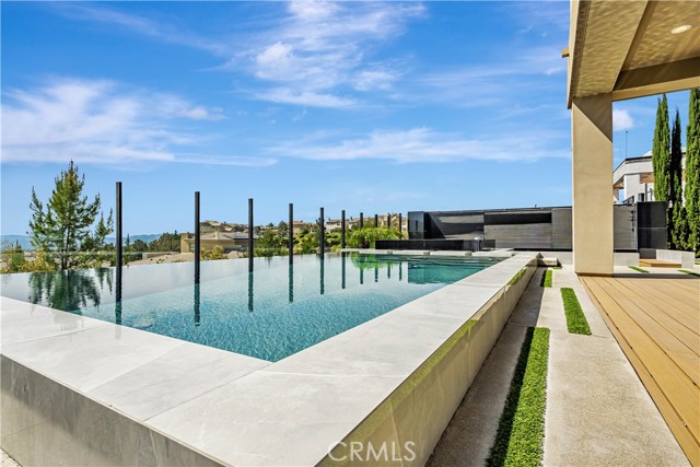 20532 W Birmingham Way, Porter Ranch CA: https://media.crmls.org/medias/e7d070bd-700e-47f5-991e-4811c0ab3f06.jpg