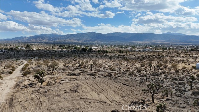 Detail Gallery Image 8 of 12 For 111 Sierra Rd, Pinon Hills,  CA 92372 - – Beds | – Baths