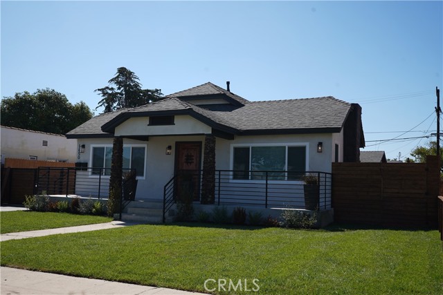 1850 W. 80th Street, Los Angeles CA: https://media.crmls.org/medias/e7d1cb64-d797-4c13-b7de-f5bbacc013d4.jpg