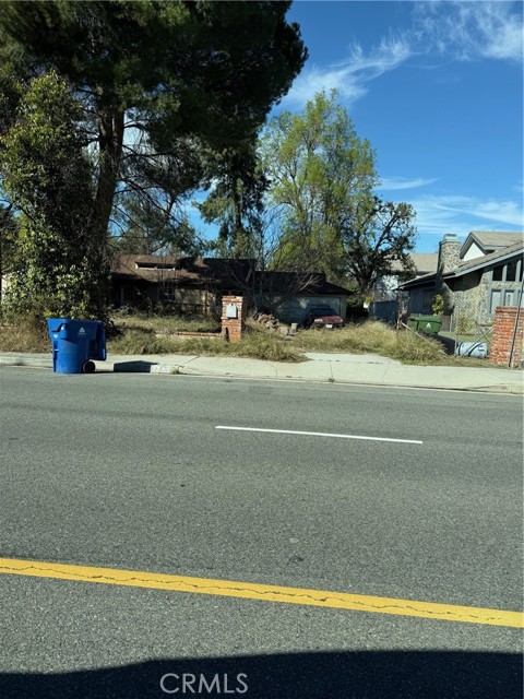 5437 Shoup Ave, Woodland Hills CA: https://media.crmls.org/medias/e7d1cf75-6ea8-4c9d-aa16-bf6eae06ce50.jpg