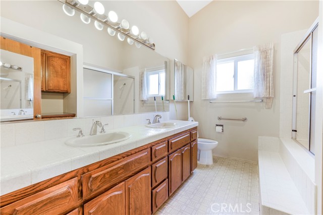 1300 Oak Avenue, Carlsbad CA: https://media.crmls.org/medias/e7d1d0ad-fadc-457e-9f9b-18ac6be6bbdb.jpg