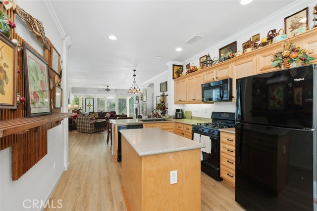 Detail Gallery Image 12 of 44 For 24247 Songsparrow Ln, Corona,  CA 92883 - 2 Beds | 2 Baths