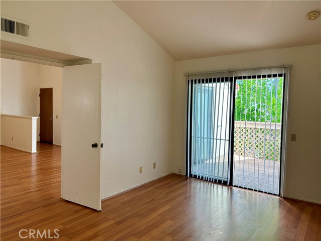16521 Grunion Lane, Huntington Beach CA: https://media.crmls.org/medias/e7d2fe43-b39a-4ef6-8003-9017e6c6f480.jpg