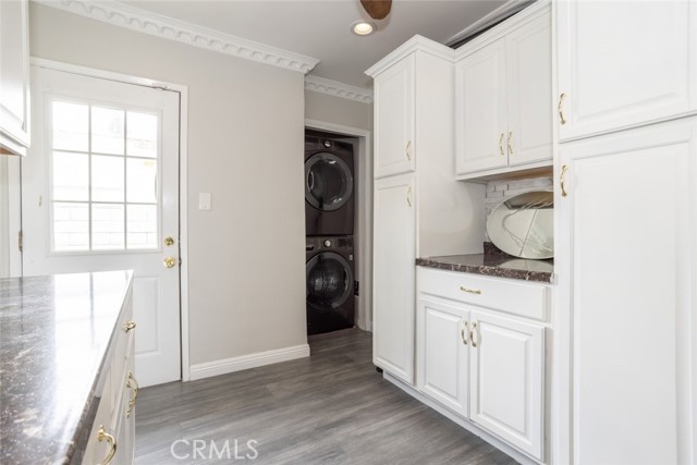 Detail Gallery Image 17 of 54 For 18834 Devonshire St, Northridge,  CA 91324 - 3 Beds | 3 Baths