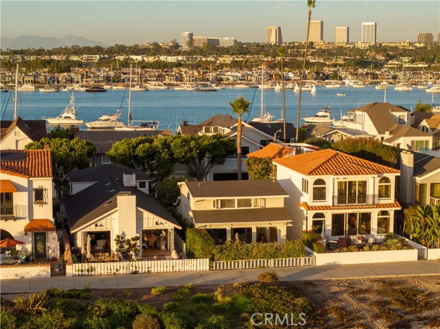 Detail Gallery Image 2 of 23 For 1309 E Balboa Bld, Newport Beach,  CA 92661 - 2 Beds | 2 Baths