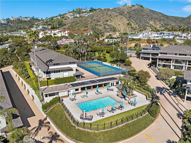89 Blue Lagoon Villa, Laguna Beach CA: https://media.crmls.org/medias/e7d440f5-7cab-4891-8bf3-9295da93ffe6.jpg