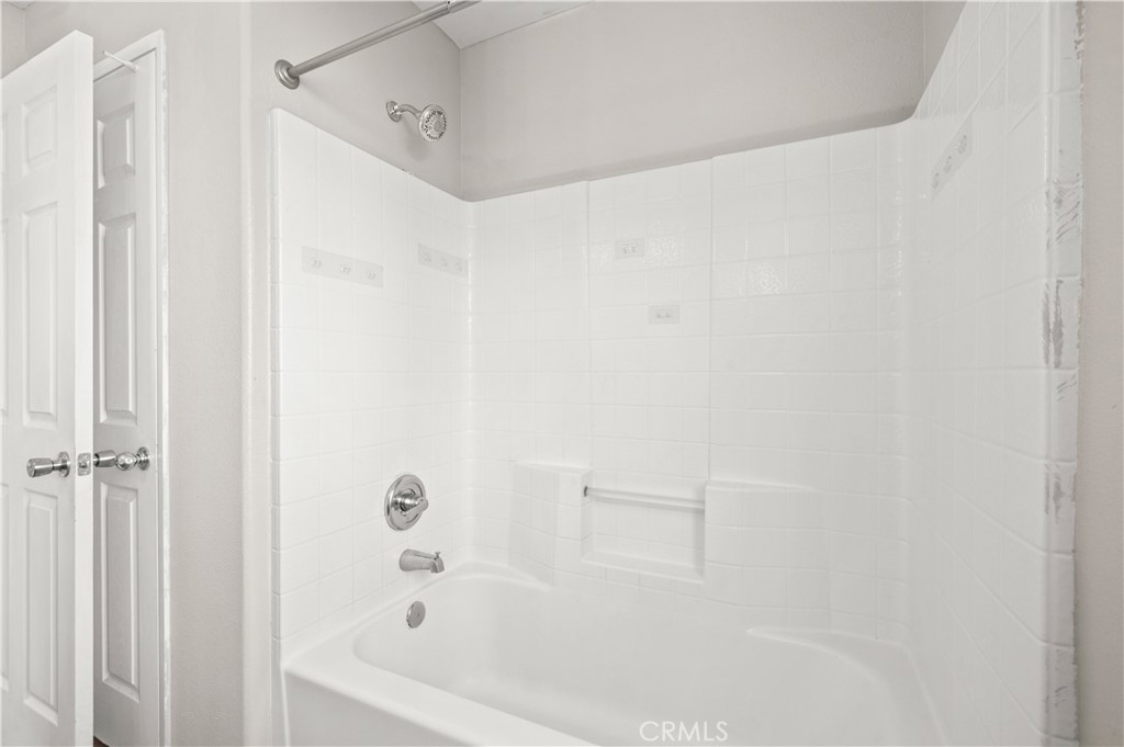 https://media.crmls.org/medias/e7d4f851-4384-4240-88df-53be98508ce2.jpg?preset=X-Large