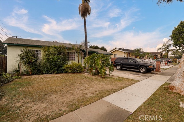 Detail Gallery Image 2 of 35 For 10611 San Luis Ave, South Gate,  CA 90280 - 5 Beds | 2 Baths