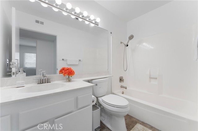 23226 Caminito Marcial, Laguna Hills CA: https://media.crmls.org/medias/e7d5560f-3010-4bb0-8893-1b620a363202.jpg