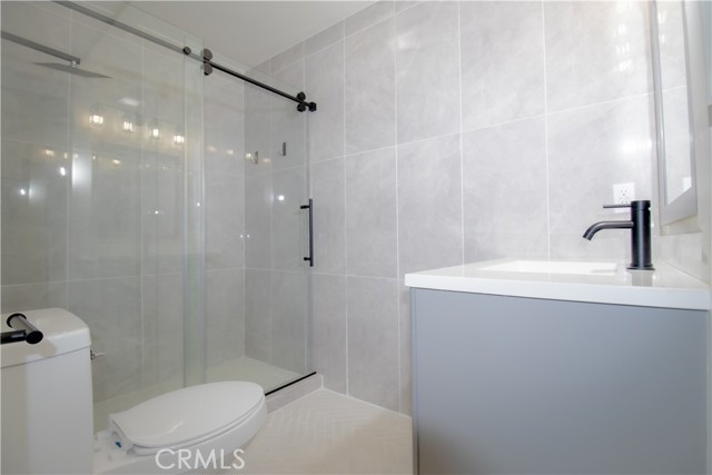 2101 Arlington Avenue, Los Angeles CA: https://media.crmls.org/medias/e7d58474-67d2-4ae8-9d45-d522a71fb832.jpg