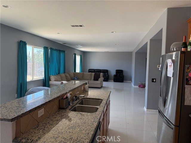 9143 Ocotillo Avenue, Hesperia CA: https://media.crmls.org/medias/e7d5f111-feda-40a8-b149-1a6058a55824.jpg