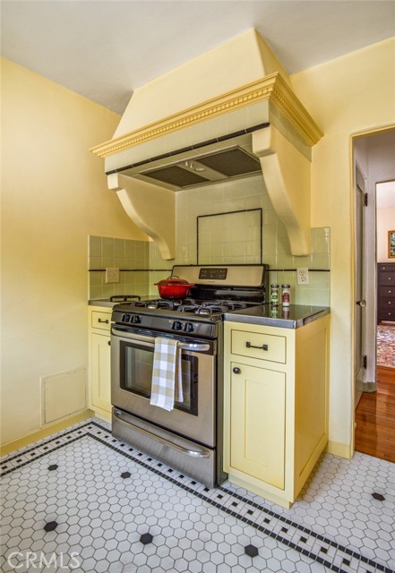 Detail Gallery Image 20 of 38 For 8246 4th St, Los Angeles,  CA 90048 - 2 Beds | 2 Baths