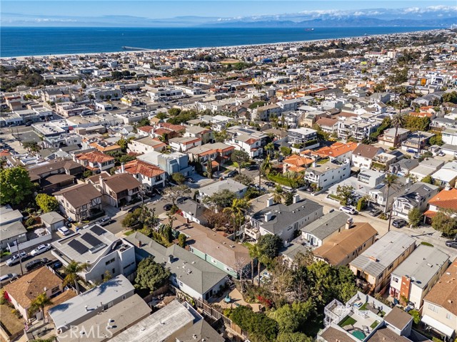 322 Hopkins Avenue, Hermosa Beach, California 90254, 3 Bedrooms Bedrooms, ,2 BathroomsBathrooms,Residential,For Sale,Hopkins,SB25024176