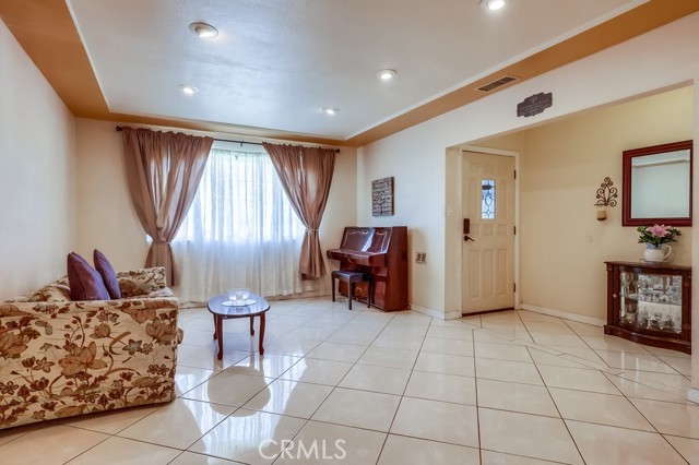 Detail Gallery Image 7 of 64 For 10842 Leffingwell Rd, Norwalk,  CA 90650 - 3 Beds | 3 Baths