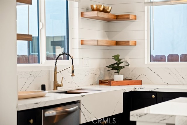 2920 Bancroft Street, San Diego CA: https://media.crmls.org/medias/e7d7c4a1-73b6-4362-bc56-819e6d1ccf9d.jpg