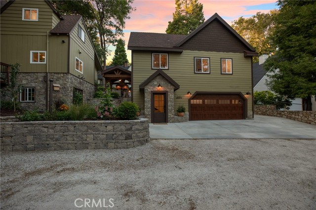 243 Manzanita Drive, Lake Arrowhead CA: https://media.crmls.org/medias/e7d7cee9-a287-4129-b172-8b01ae3f559b.jpg