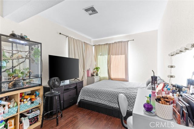 13035 Arlington Lane, Chino CA: https://media.crmls.org/medias/e7d7f355-29bc-41ff-a1c1-ed2546f509a2.jpg