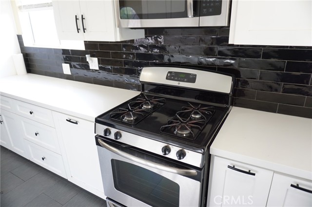 10109 Noble Avenue, Mission Hills (San Fernando) CA: https://media.crmls.org/medias/e7d83523-72d3-4b4d-9a69-447d8841a007.jpg