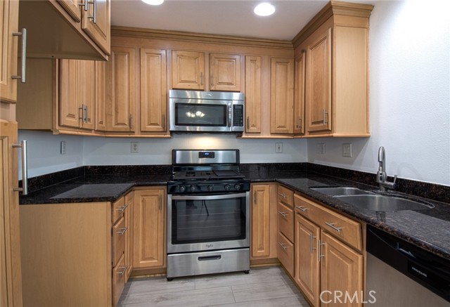 Detail Gallery Image 3 of 25 For 19646 Orviento Dr, Lake Forest,  CA 92679 - 3 Beds | 2/1 Baths
