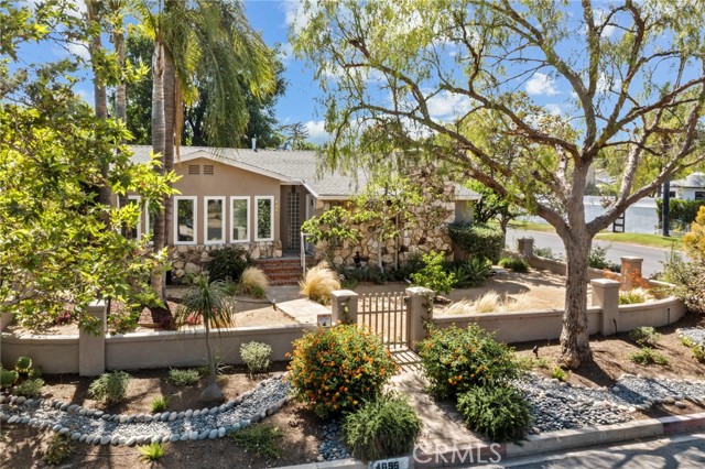 4855 Arcola Avenue, Toluca Lake CA: https://media.crmls.org/medias/e7da8f3e-2f05-4c84-8242-84adfcc282ba.jpg
