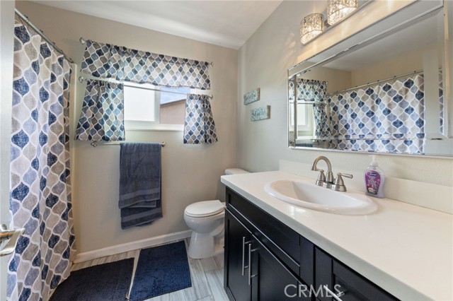 Detail Gallery Image 17 of 40 For 2102 Tern Bay Ln, Lakewood,  CA 90712 - 5 Beds | 2/1 Baths