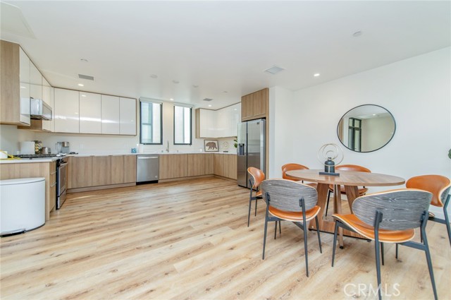 Detail Gallery Image 11 of 27 For 505 N Santa Anita #B,  Arcadia,  CA 91006 - 3 Beds | 3 Baths