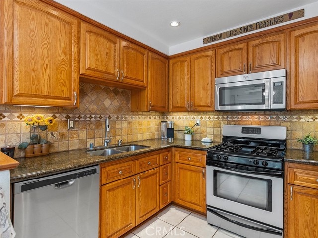 Detail Gallery Image 9 of 41 For 24637 Trevino Dr, Valencia,  CA 91355 - 3 Beds | 2/1 Baths