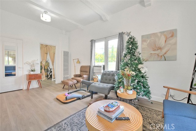 1752 1746 Lucretia Avenue, Los Angeles CA: https://media.crmls.org/medias/e7db7109-8f61-419d-962f-cb1061eb04f5.jpg