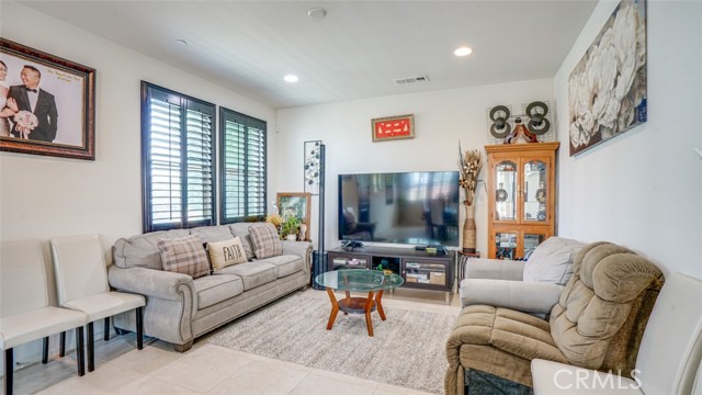 4248 W 5th Street, Santa Ana CA: https://media.crmls.org/medias/e7dc8447-0661-4011-8894-8a9b03e158df.jpg