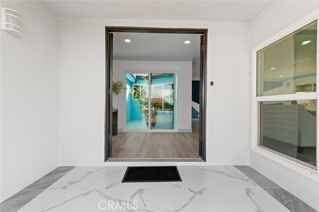 3622 W Kent Avenue, Santa Ana CA: https://media.crmls.org/medias/e7dcfdc1-1f2d-48f4-8800-5c997d70bfa5.jpg
