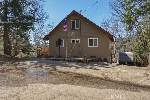 Detail Gallery Image 2 of 22 For 6070 Manzanita Ct, Angelus Oaks,  CA 92305 - 3 Beds | 1 Baths