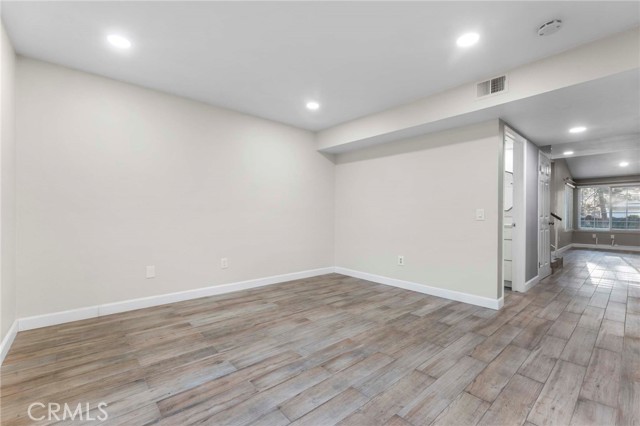 2585 Outlook, Port Hueneme CA: https://media.crmls.org/medias/e7ddafbc-6d14-4af5-a09d-14cfb8bc962e.jpg