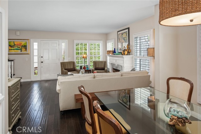 4323 Laurelgrove Avenue, Studio City CA: https://media.crmls.org/medias/e7de50df-afc5-44bd-988a-7d55c5bd41e6.jpg