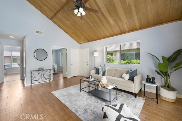 Detail Gallery Image 4 of 26 For 22986 Caminito Regalo #92,  Laguna Hills,  CA 92653 - 2 Beds | 2 Baths