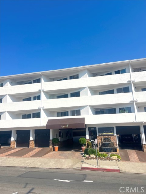 100 Cliff Drive, Laguna Beach CA: https://media.crmls.org/medias/e7dfc704-caac-422b-b4b2-bebb2f76a320.jpg