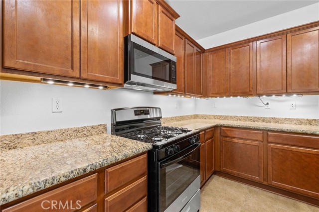 Detail Gallery Image 10 of 38 For 10700 Rainwater Ln, Bakersfield,  CA 93306 - 3 Beds | 2 Baths