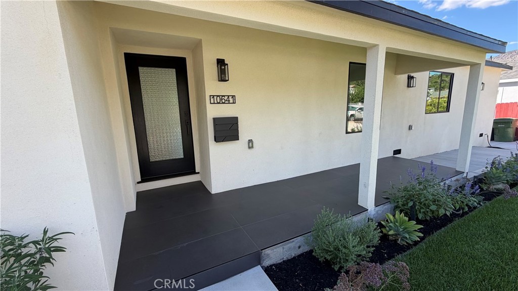 10641 Helendale — image 1